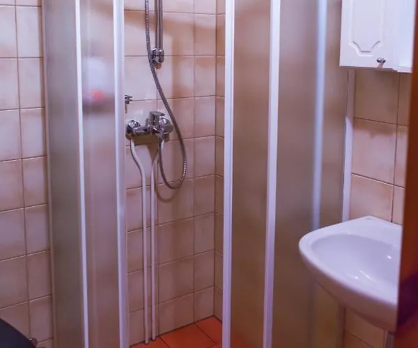 Kuelalismaja Malaika *